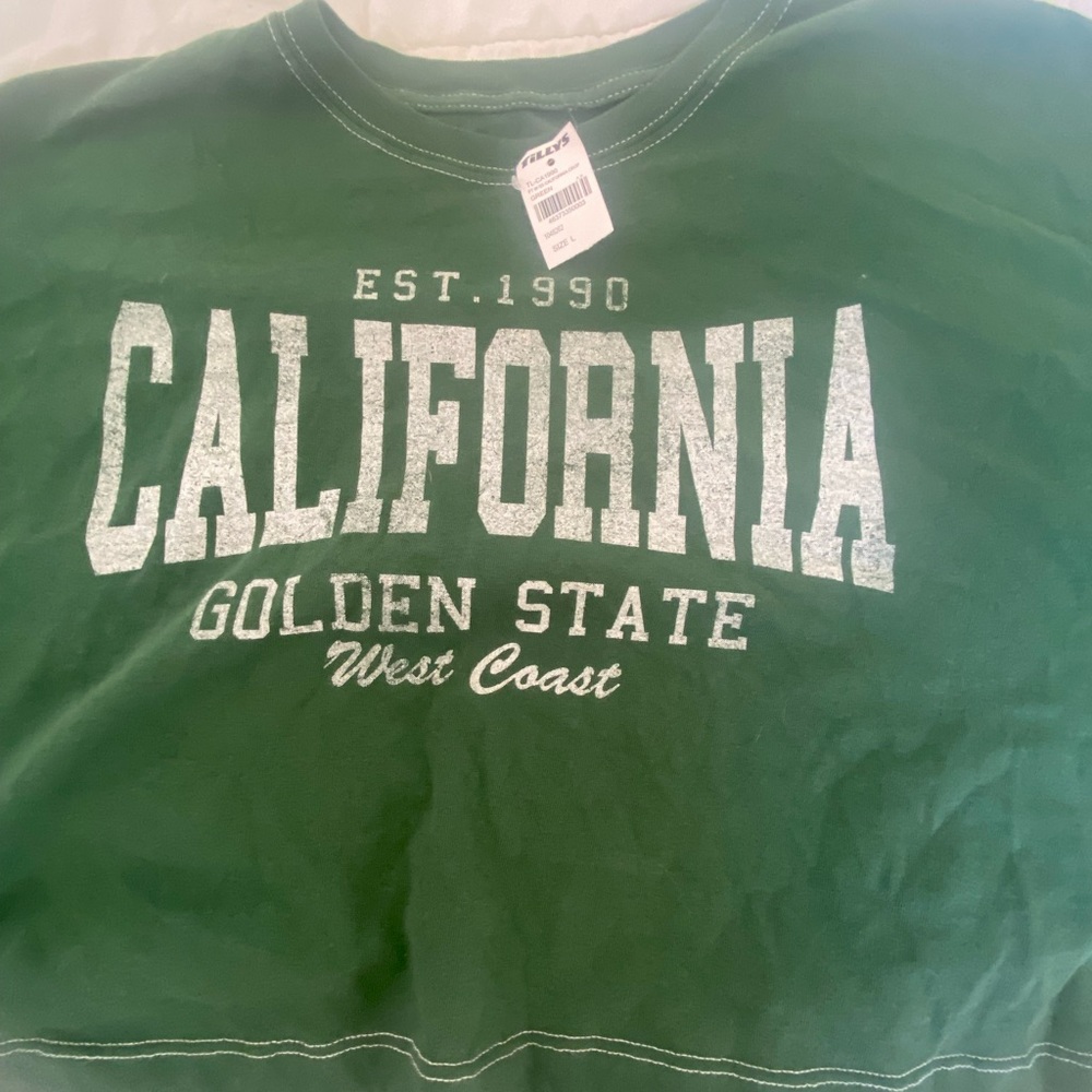 This is a green kinda cropped T-shirt from tilly’s.